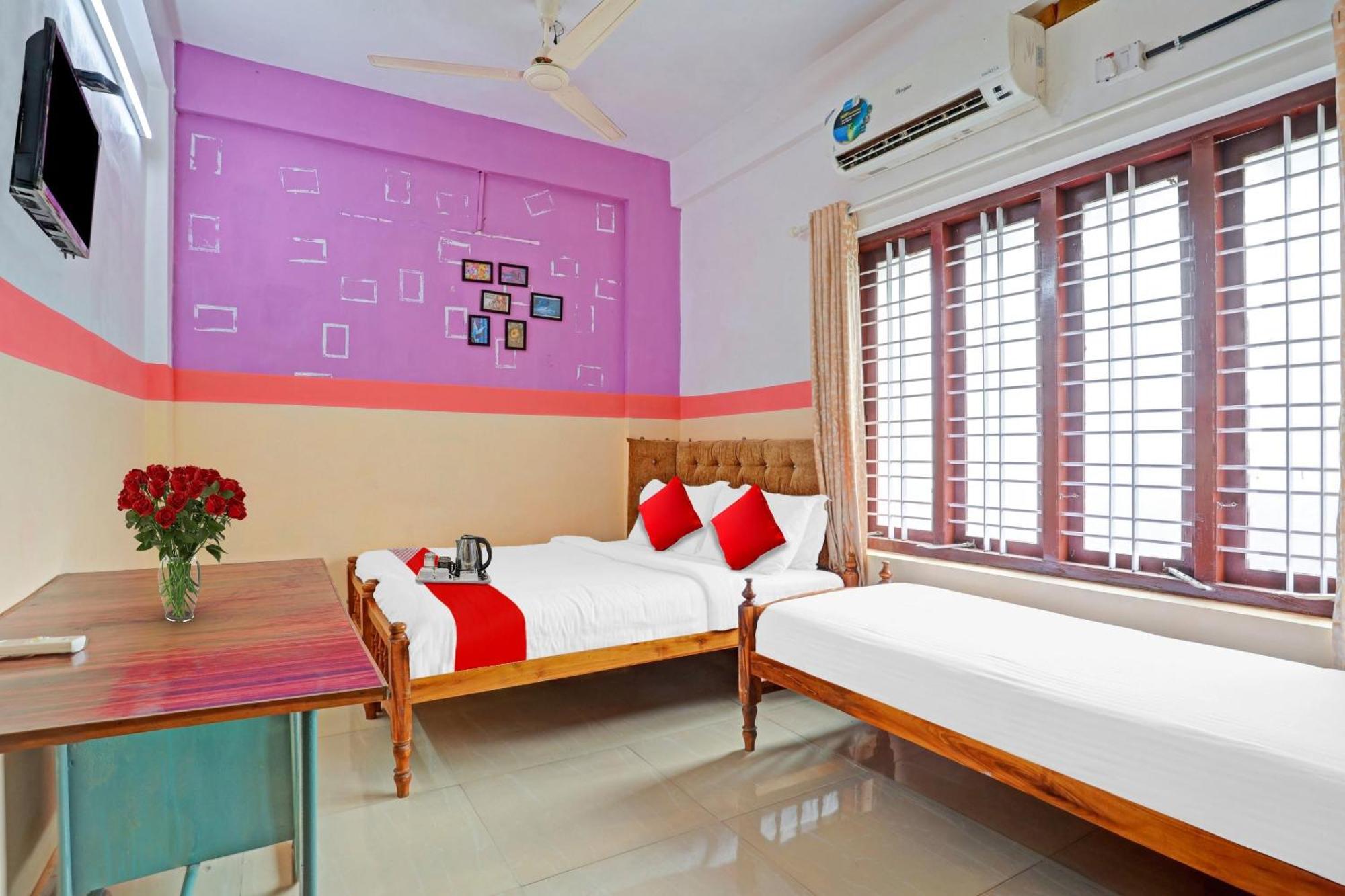 Spot On The New View Regency Hotel Thiruvananthapuram Buitenkant foto