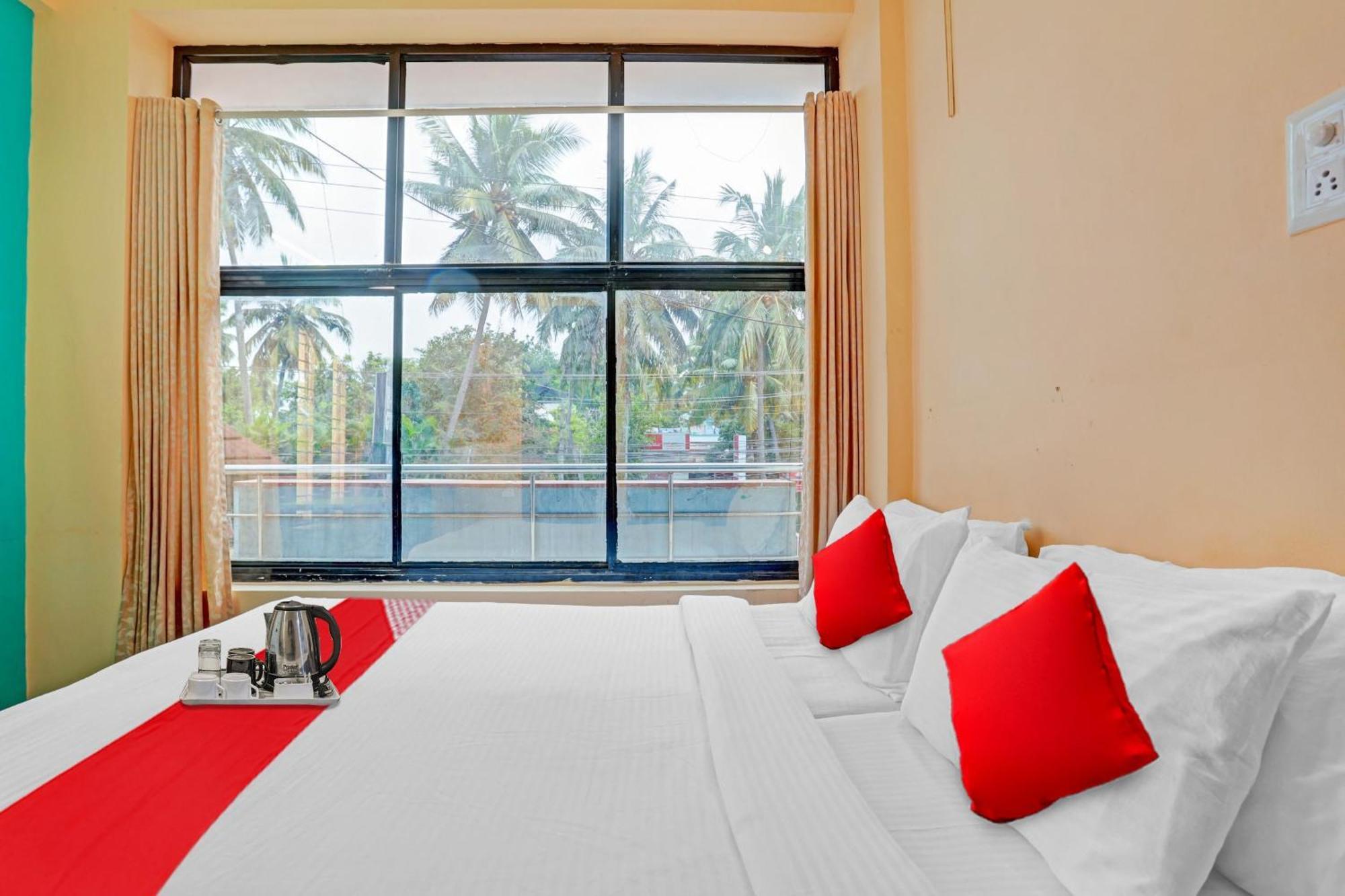 Spot On The New View Regency Hotel Thiruvananthapuram Buitenkant foto