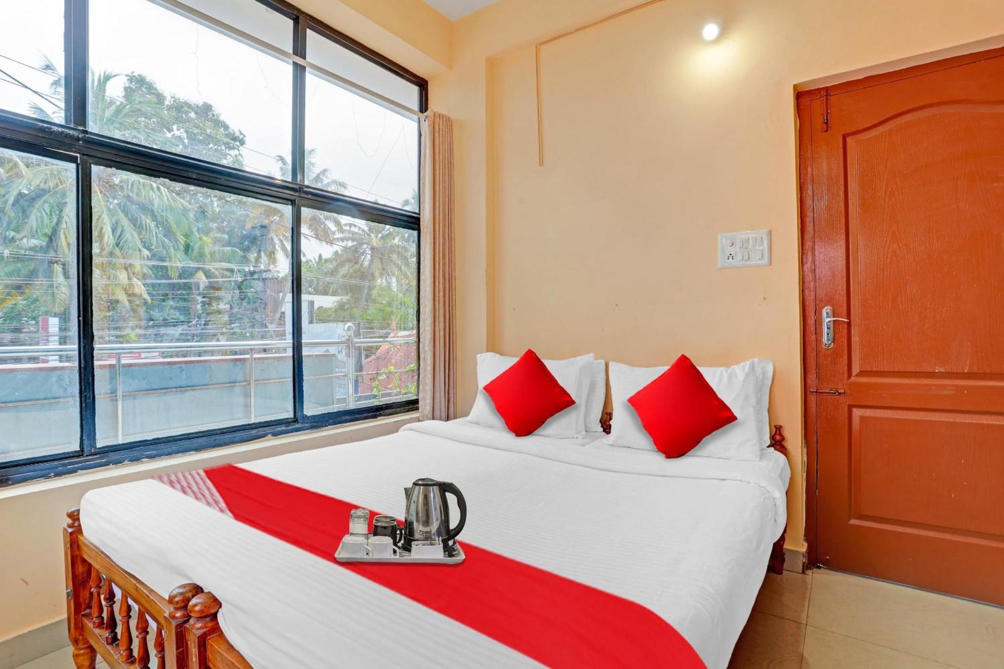 Spot On The New View Regency Hotel Thiruvananthapuram Buitenkant foto