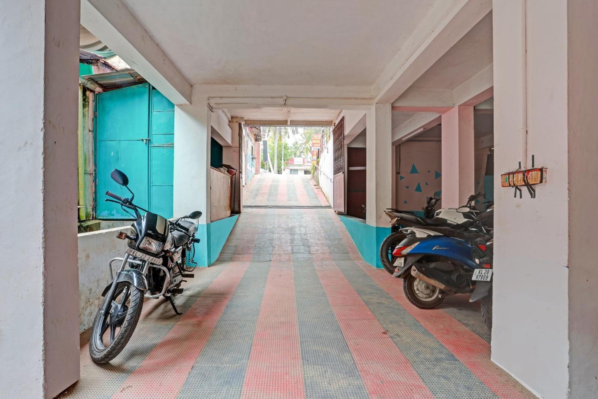 Spot On The New View Regency Hotel Thiruvananthapuram Buitenkant foto