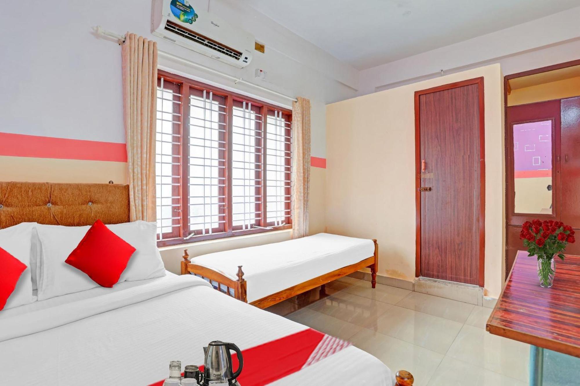 Spot On The New View Regency Hotel Thiruvananthapuram Buitenkant foto