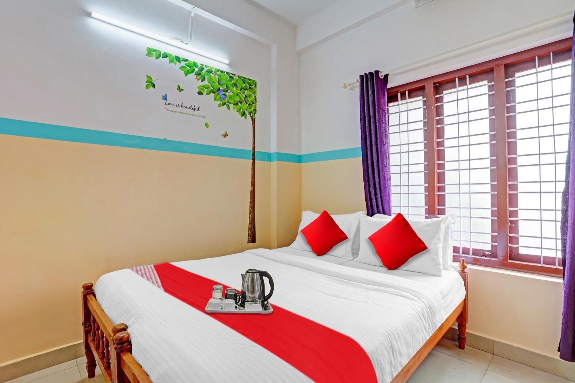 Spot On The New View Regency Hotel Thiruvananthapuram Buitenkant foto