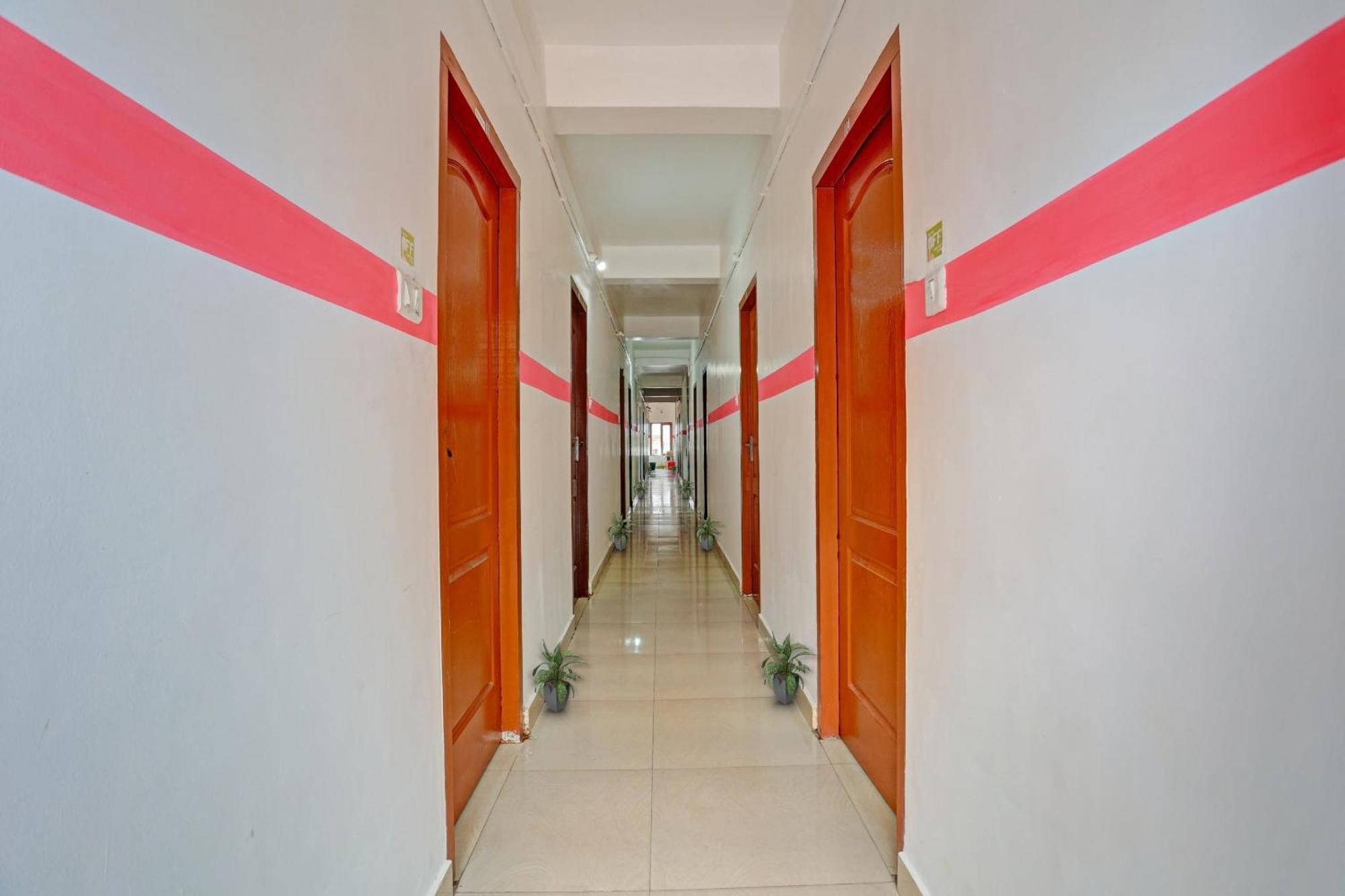 Spot On The New View Regency Hotel Thiruvananthapuram Buitenkant foto
